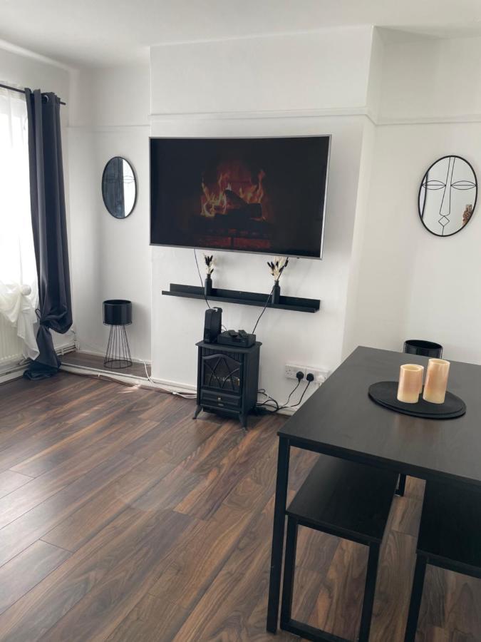 Lovely 2Bedroom 4Mins From Wimbledon Station London Exterior foto